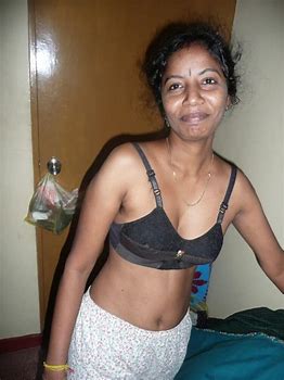 Desi bhabhi boobs bra naked photo Bade doodh wali moti