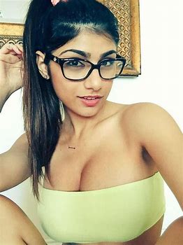 Pornhub star Mia Khalifa bares all to Lance Armstrong after q