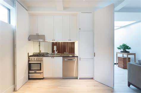 Кухонные гарнитуры с высокими шкафами