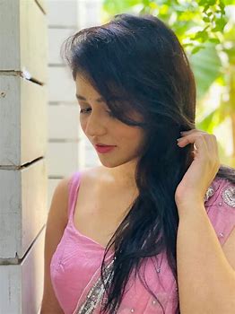 Priyanka Jawalkar hot HD stills in pink saree