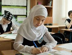 Résultat d’images pour adolescentes à l'école abaya 