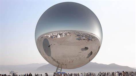 Зеркальная сфера для фестиваля Burning Man: яркий глазурь для вашего опыта