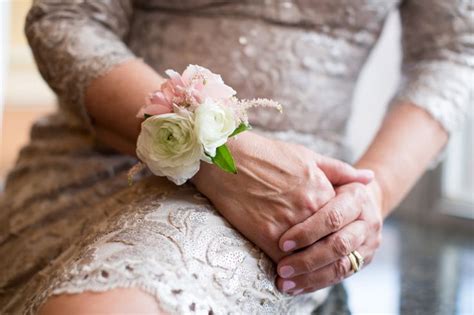 10 Ideas for Bride's Mother Flowers   EverAfterGuide
