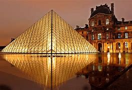 Résultat d’images pour pyramide du Louvre