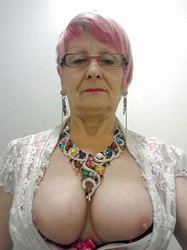 Hot granny posing nude grannypornpic com