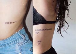 Resultado de imagem para tatuagens escritas feminina