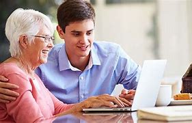 Risultato immagine per anziani che imparano al computer