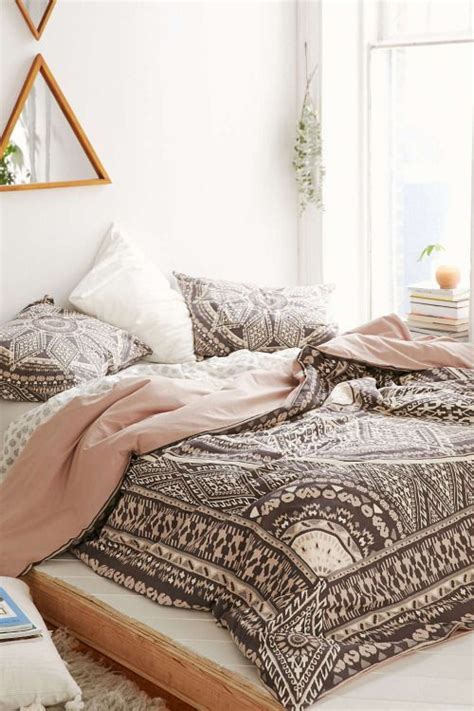 33 Boho Chic And Gypsy Inspired Bedding Ideas   DigsDigs