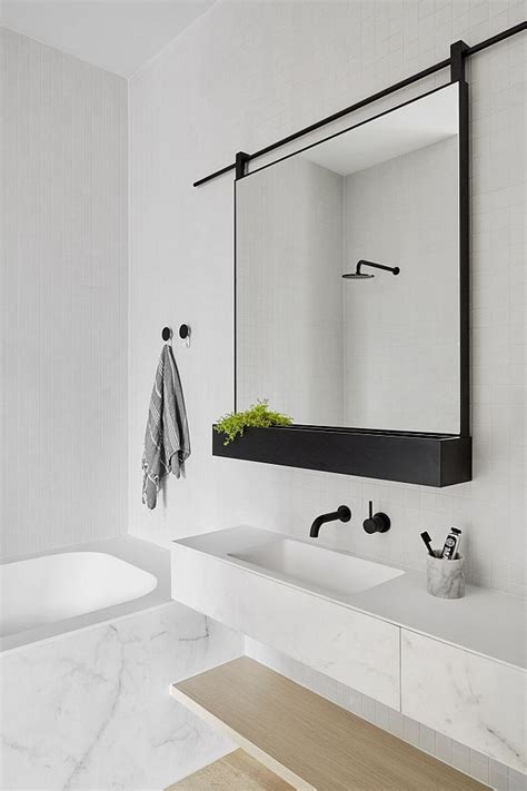 16 Perfect Marble Bathrooms with Black Fixtures