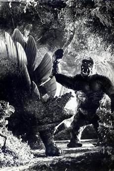Publicity shot for KING KONG (1933) Kong vs stegosaurus does not