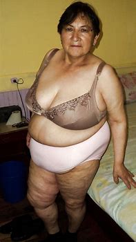 Bbw fat granny love posing nude GrannyNudePics com