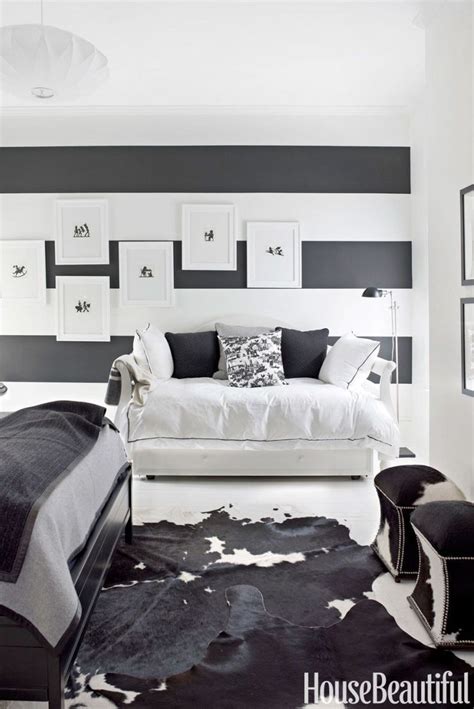 15 Beautiful Black and White Bedroom Ideas   Black and White Decor