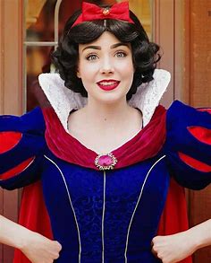 Pin by adriana barbosa on Branca de neve | Snow white hair, Snow white makeup, Disney princess outfits