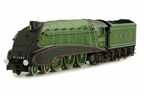 Dapol N A4 Valanced Golden Eagle 4482 LNER Green Steam Locomotive
