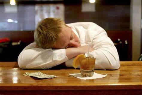 Как распознать признаки алкогольного опьянения: основные симптомы и поведенческие изменения