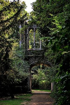 A Very Inviting Ingress Gate, Kent | There is a secret style… | Flickr
