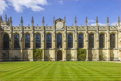 جامعة أكسفورد العريقة .. منح دراسية ذهبية للطلبة العرب وفرص للدراسة في بريطانيا 