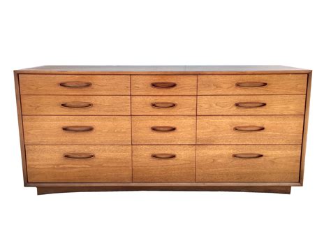 Henredon Circa 60 Collection Mid Century Modern 12 Drawer Dresser  