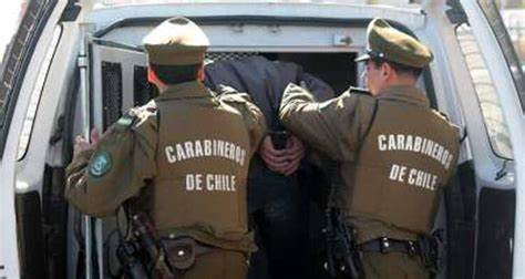 Están arrestando a hombres guapos en Chile