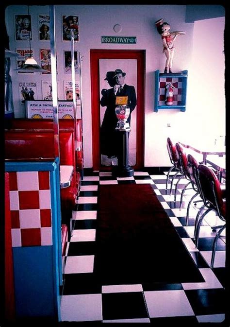 How to Decorate Your Kitchen in Retro Diner Style (Without Breaking the  