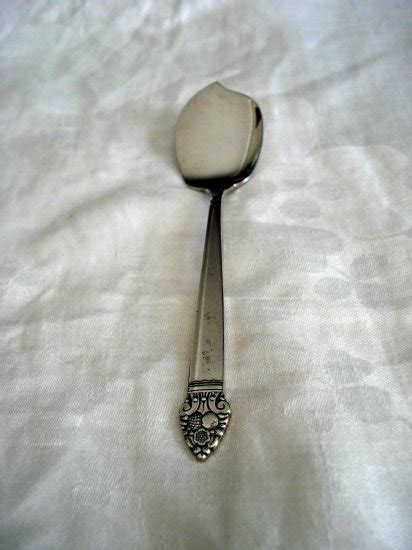 King Cedric large solid jelly server 1933 Community Oneida silverplate  