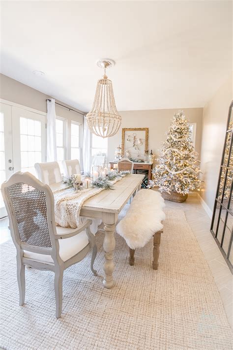 Winter White Christmas Dining Room