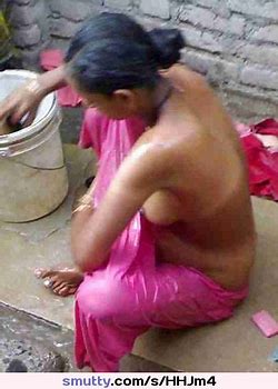 Gujarati hot sexy xxx Bhabhi naked bathing in pond photos