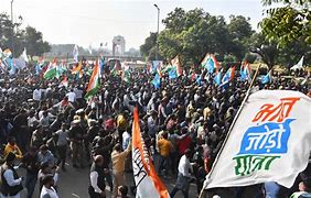 Image result for Bharat Jodo Yatra: राहुल गांधी की सुरक्षा में चूक, घेरा तोड़ कांग्रेस नेता के गले लगा युवक