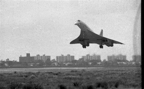 40 years ago, on this day in 1977, Concorde made its first landing in ...