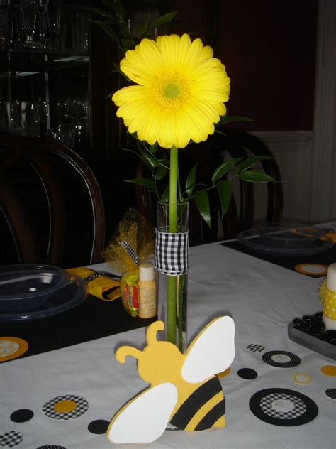 31 Bee Themed Baby Shower Decorations   Table Decorating Ideas