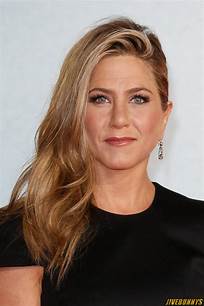 Jennifer Aniston With Side Part Hairstyle