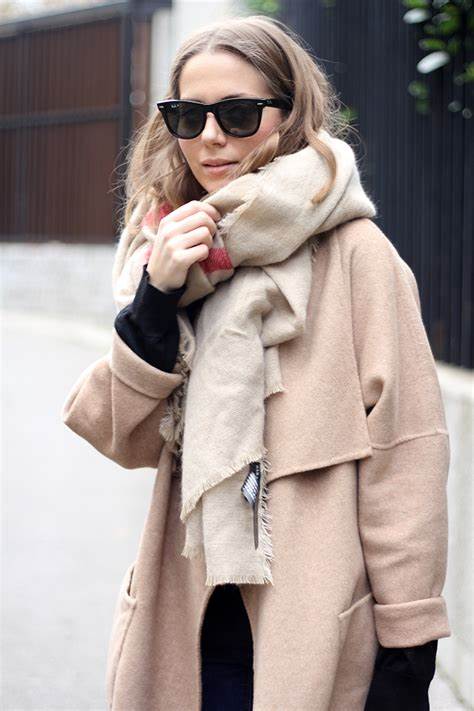 Fashion and style: Oversized scarf