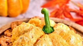 DIY Pumpkin Cheese Ball Recipe 🎃🧀 🥄 Ingredients: Cream cheese Herb cream cheese Salsa Parsley Salt & Pepper Yellow bell pepper (keep the stem!) Onion Sharp cheddar cheese Rubber bands or kitchen twine 👩‍🍳 Instructions: 1️⃣ Mix cream cheeses, salsa, bell pepper, onion, parsley, and cheddar in a bowl. 2️⃣ On plastic wrap, sprinkle cheddar, add the cheese mix, then sprinkle more cheddar. Wrap to form a ball. 3️⃣ Use rubber bands to shape like a pumpkin. 4️⃣ Chill for 2 hours, then add bell pep
