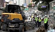 [VIDEO] Road collapse in Seoul's Gangnam District causes chaos