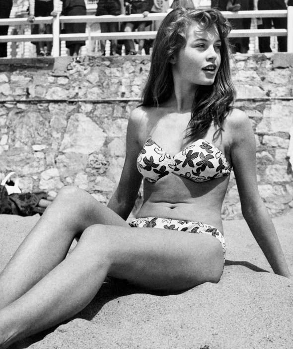 Brigitte Bardot poses in a bikini flaunting her toned body in 1953 ...