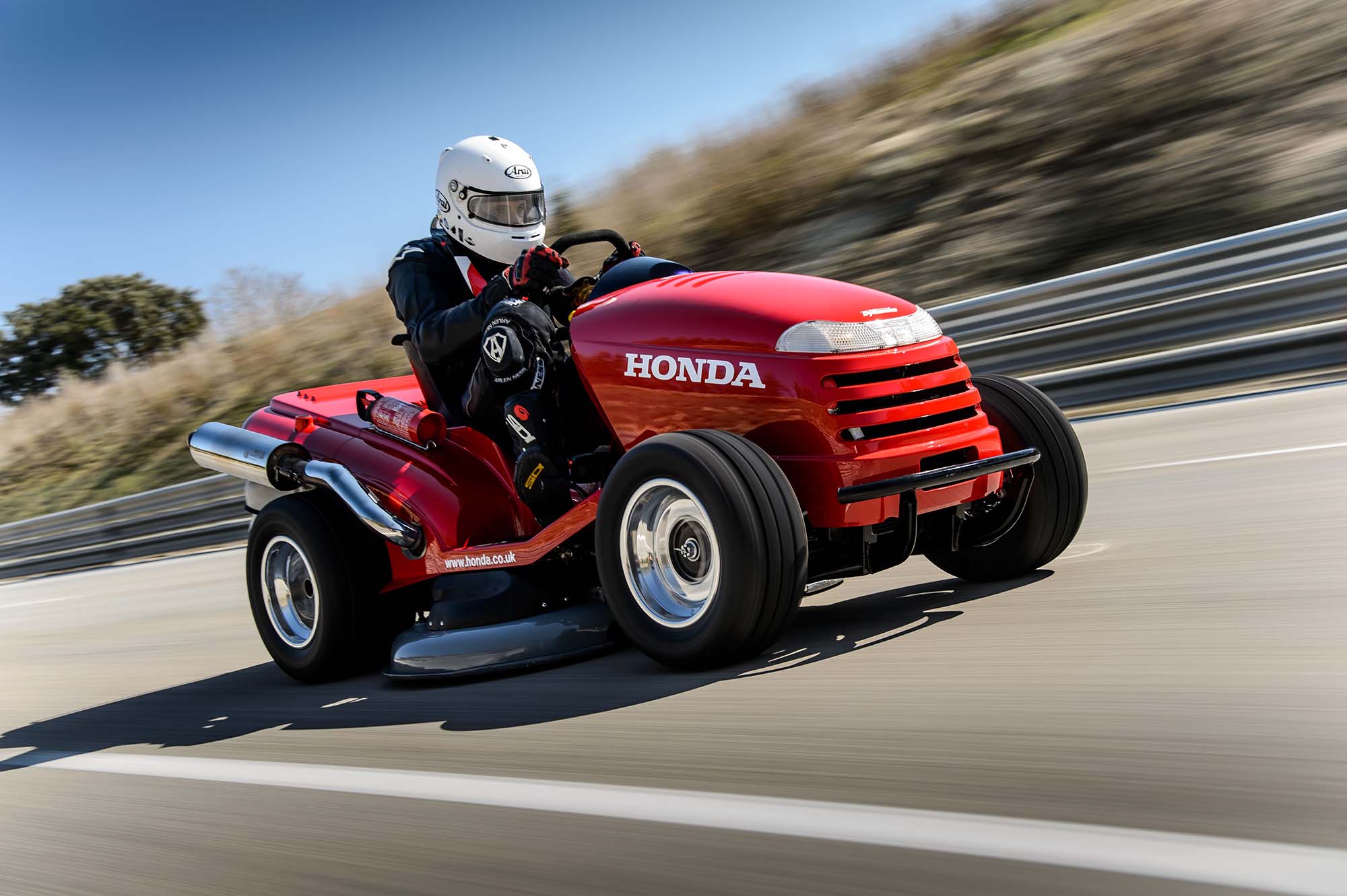 Honda Breaks World Record for Fastest Lawn Mower - Asphalt & Rubber
