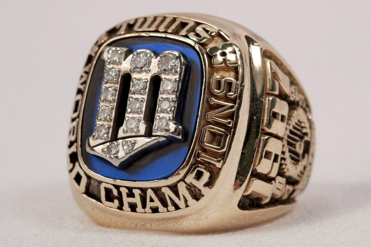 Pawn America selling 1987 Twins World Series ring - Minneapolis / St ...