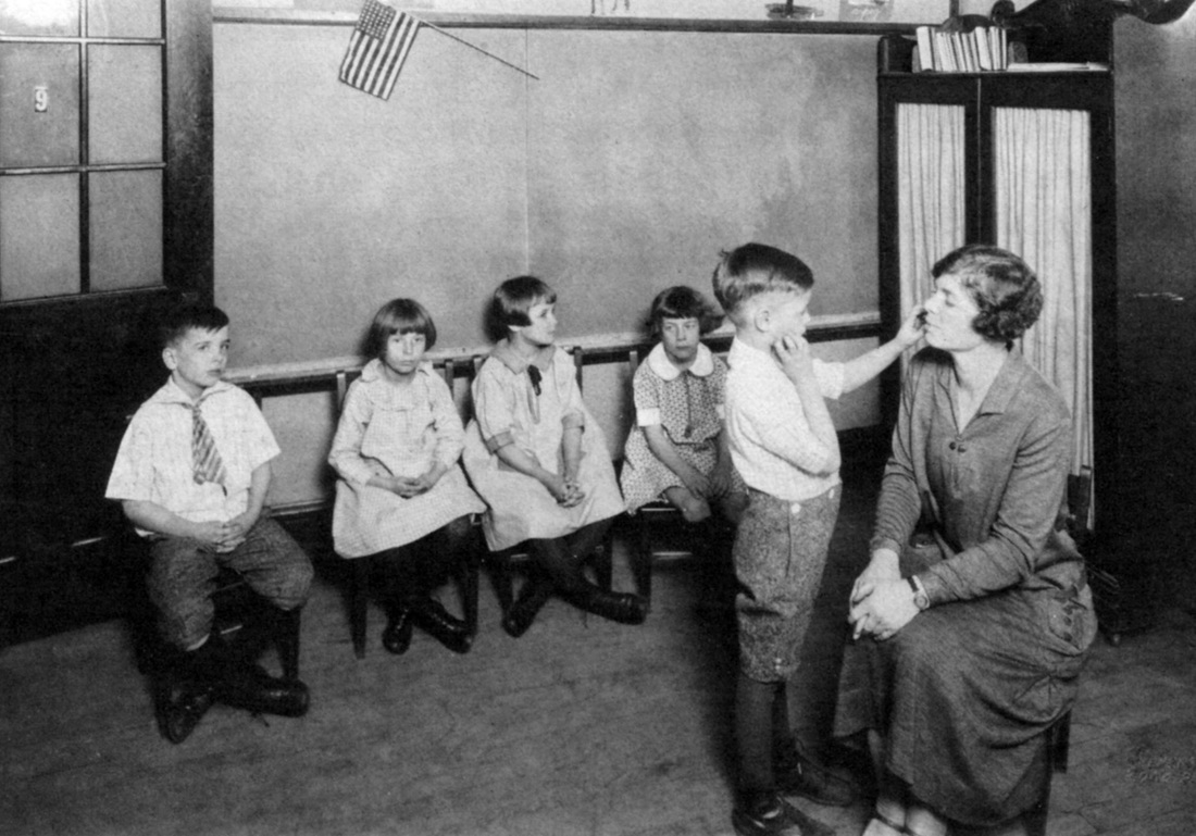old picture of teacher using oralism methods