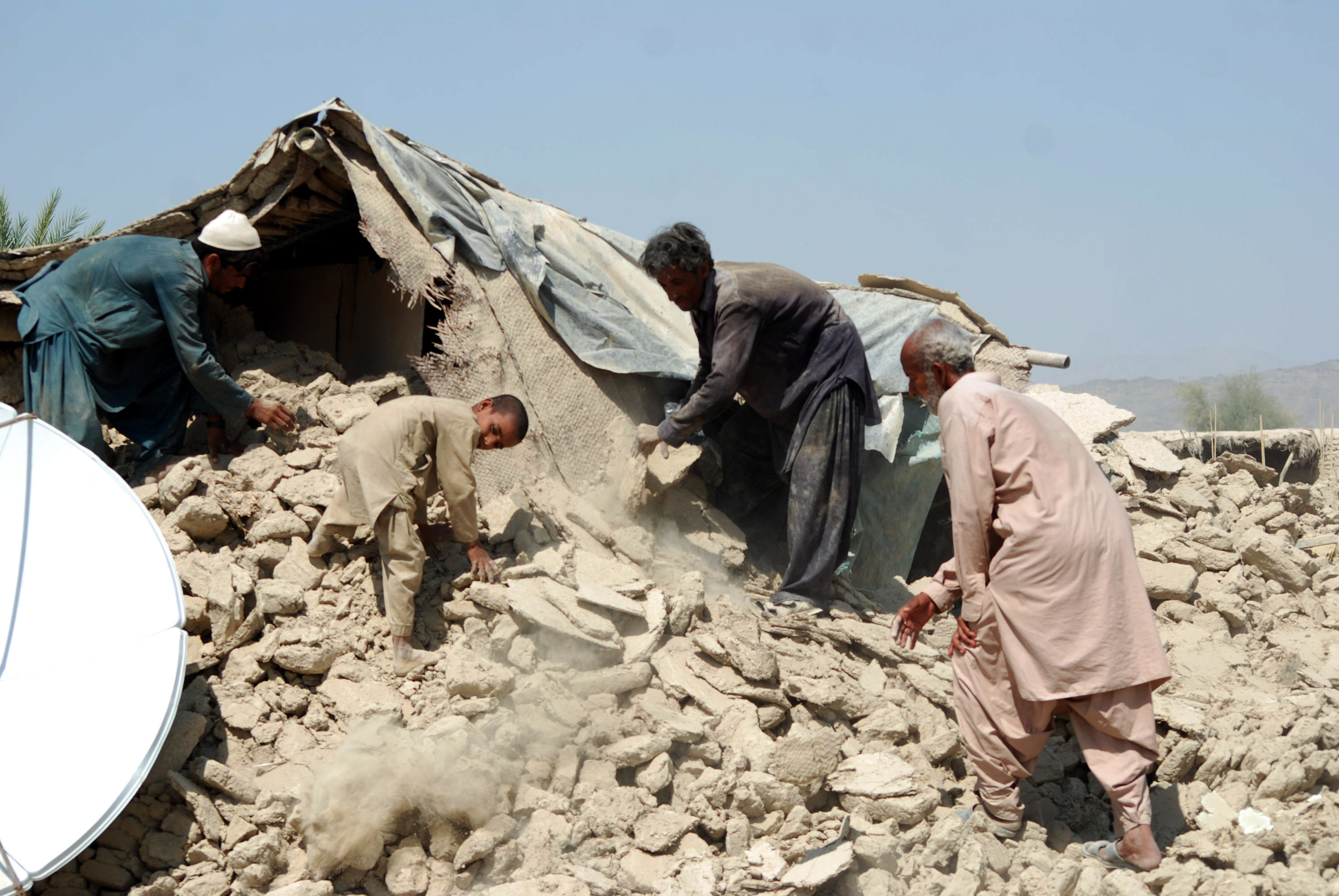 巴基斯坦地震遇难人数已升至515人(图)-搜狐滚动