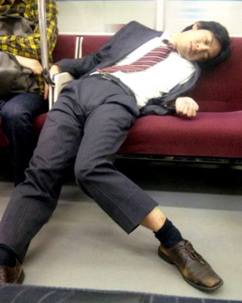 A Look at The Cultural Phenomenon That is Drunken Japanese 'Salarymen ...