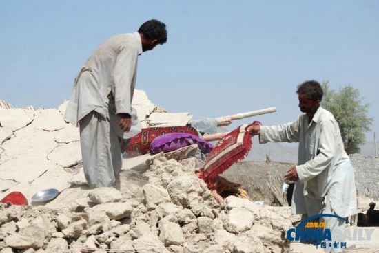 巴基斯坦地震遇难者升至515人 今日再遭强震|巴基斯坦|地震|遇难者_新浪新闻