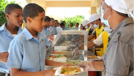Educación invertirá 26 millones diario en alimentos distribuidos en ...