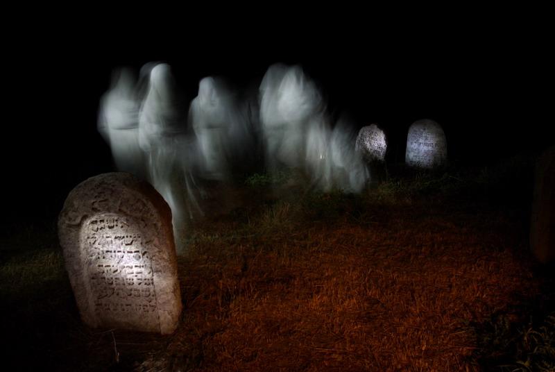 Real Cool Pics: Ghosts at the cemetery