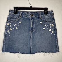 Lottie Moss Pacsun Medium Wash Denim Skirt With Floral Daisy Embroidery Size 27