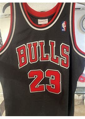 Authentic Mitchell & Ness Chicago Bulls 1997-98 Michael Jordan Jersey