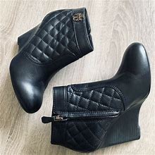 Tory Burch Leila Black Leather Quilted Ankle Wedge Booties Sz 7 SB-C