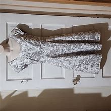Isaac Mizrahi Dresses | Isaac Mizrahi For Target Short Sleeve Gray Floral Dress 2 | Color: Gray | Size: 2