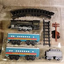 EZTEC Christmas North Pole Express 29 Pc Train Set, Battery Operated. Used.
