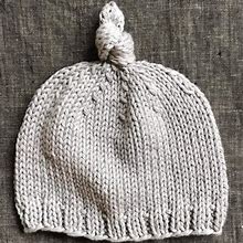 Light Gray Knotted Baby Beanie In Organic Cotton - 0 To 3 Or 3 To 6 Months - Gender Neutral Newborn Hat