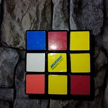 Cube Vintage Rubik's (Great Condition) - Vintage & Collectibles | Color: White | Size: S